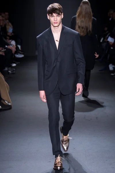 Look 24
